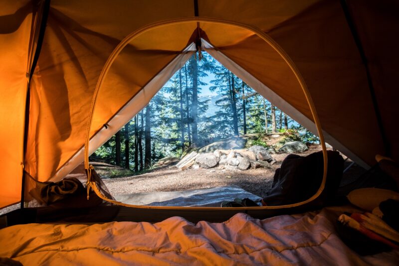 キャンプ場に張られたテント